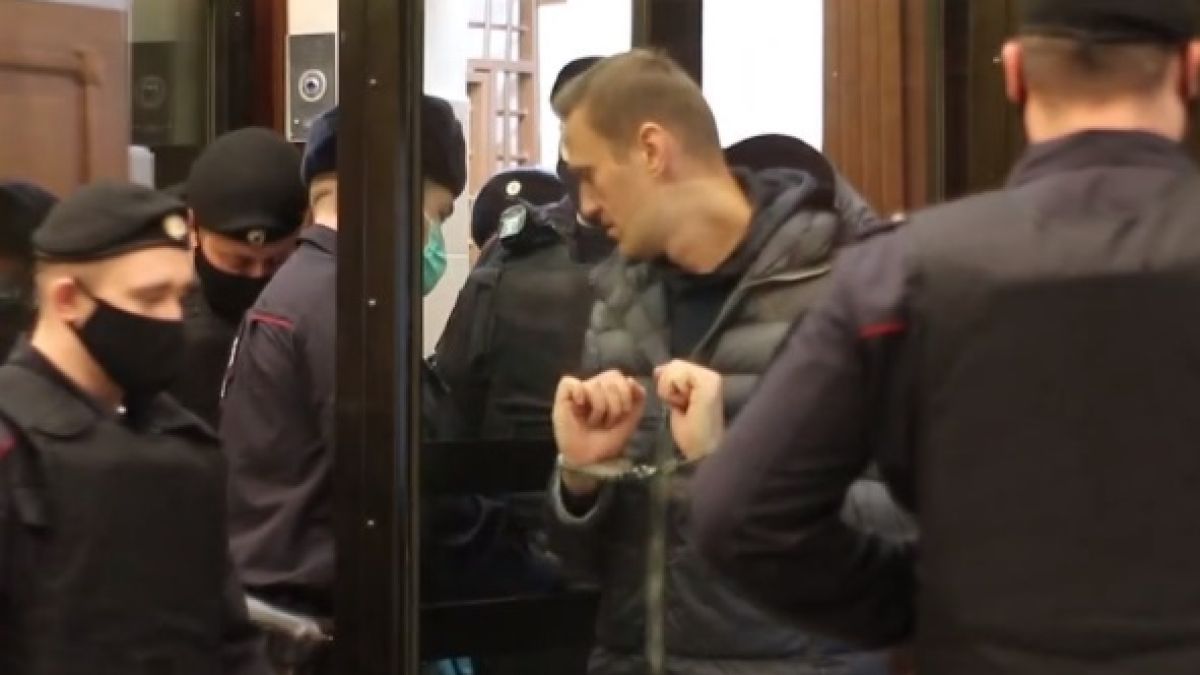 Нов процес срещу Навални заради милиони долари, може да остане в ареста 10 г. 