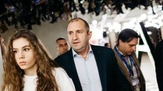 Ето къде и как дъщерята на Радев отпразнува "Свети Валентин" СНИМКИ