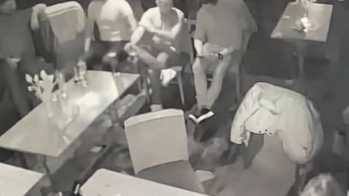 Страховито ВИДЕО: Призрак наплаши хората в заведение