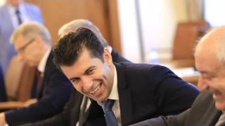Мрежата полудя след поредното словоблудство на премиера Петков
