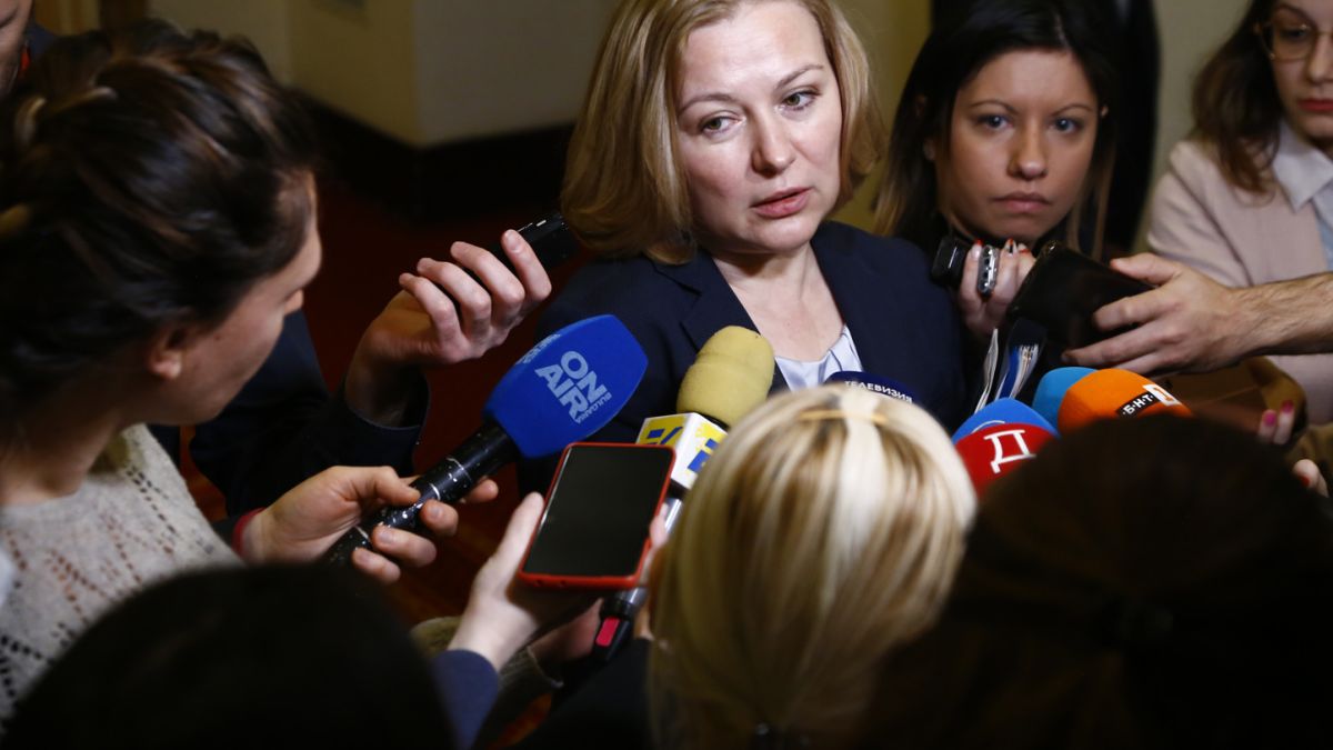 Надежда Йорданова с фалстарт още преди заседанието за отстраняването на Гешев