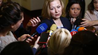 Надежда Йорданова с фалстарт още преди заседанието за отстраняването на Гешев