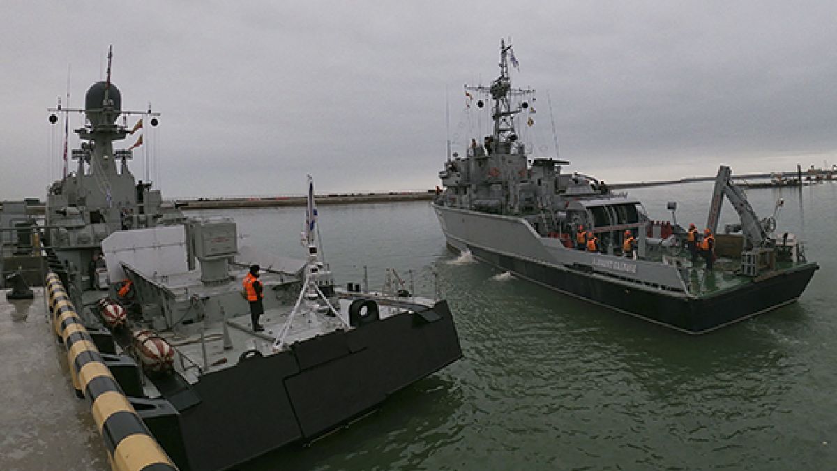 Руски бойни кораби започнаха учение в Каспийско море 