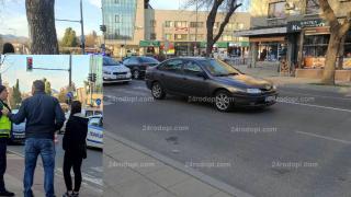 Млада шофьорка направи голяма беля на пешеходна пътека в центъра на Кърджали ВИДЕО