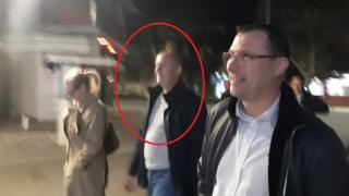 Изловиха Радев посред нощ на интересно място в тесен кръг да... ВИДЕО