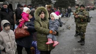 Вой на сирени и тътен от мощна експлозия смразиха Донецк, първите автобуси с евакуирани потеглиха към Русия ВИДЕО 