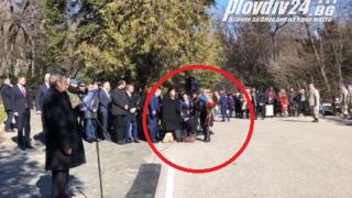 Почетният консул на Сърбия колабира насред Пловдив ВИДЕО