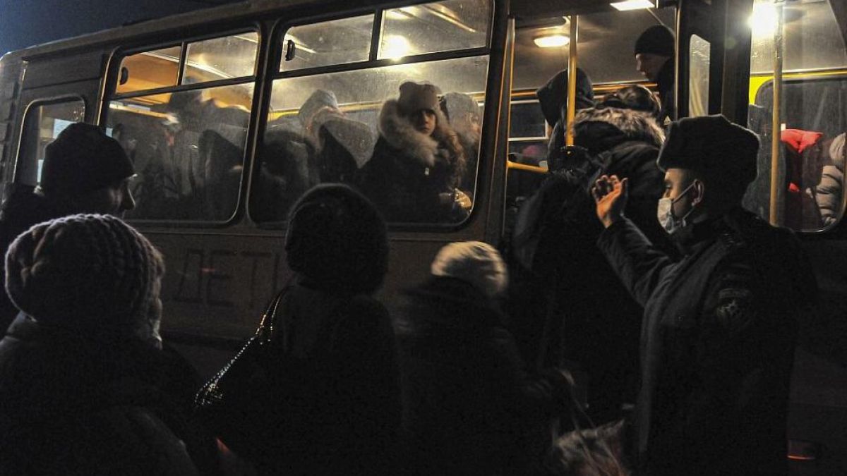 Последната разходка до гробищата - смразяващи кръвта разкази от масовата евакуация в Донбас НА ЖИВО