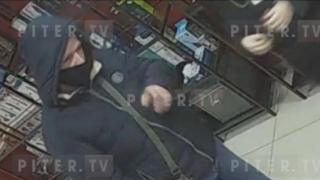 Ужасяващо ВИДЕО 18+: Престъпник закла продавачка в сексшоп