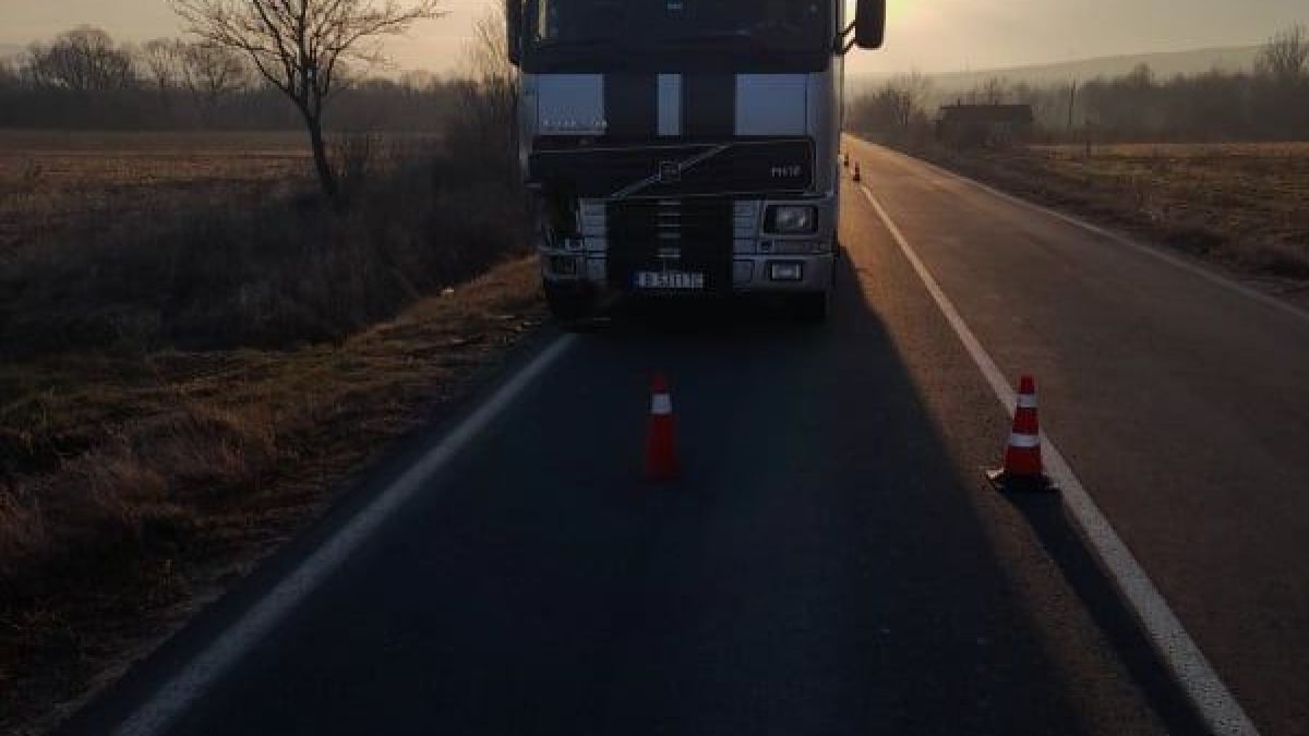 Огромна трагедия в Бургаско! Тир се заби в каруца и стана най-лошото СНИМКИ 18+