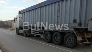 Касапница на пътя! Бургаски ТИР уби велосипедист във Врачанско СНИМКИ 18+