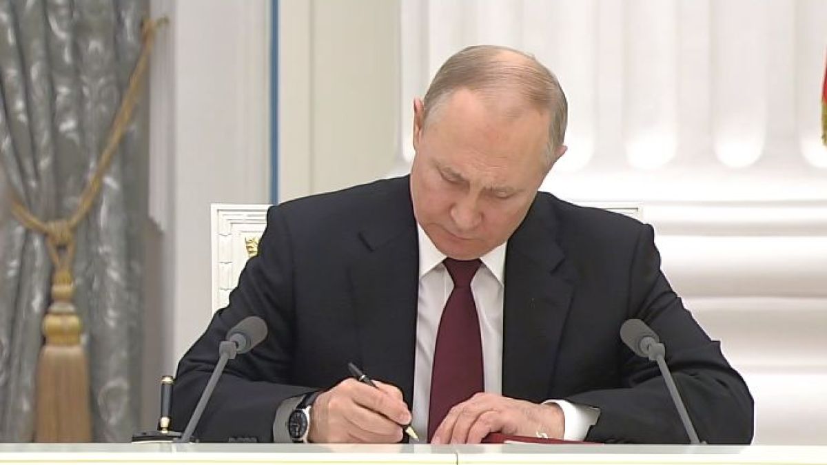 Путин призна независимостта на ДНР и ЛНР, а Зеленски...  