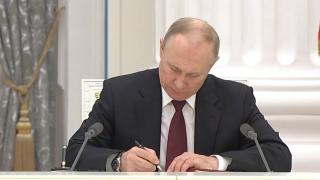 Путин призна независимостта на ДНР и ЛНР, а Зеленски...  