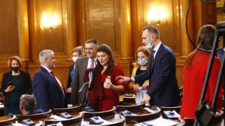 Жестоки драми в парламента, НС зацикли заради...