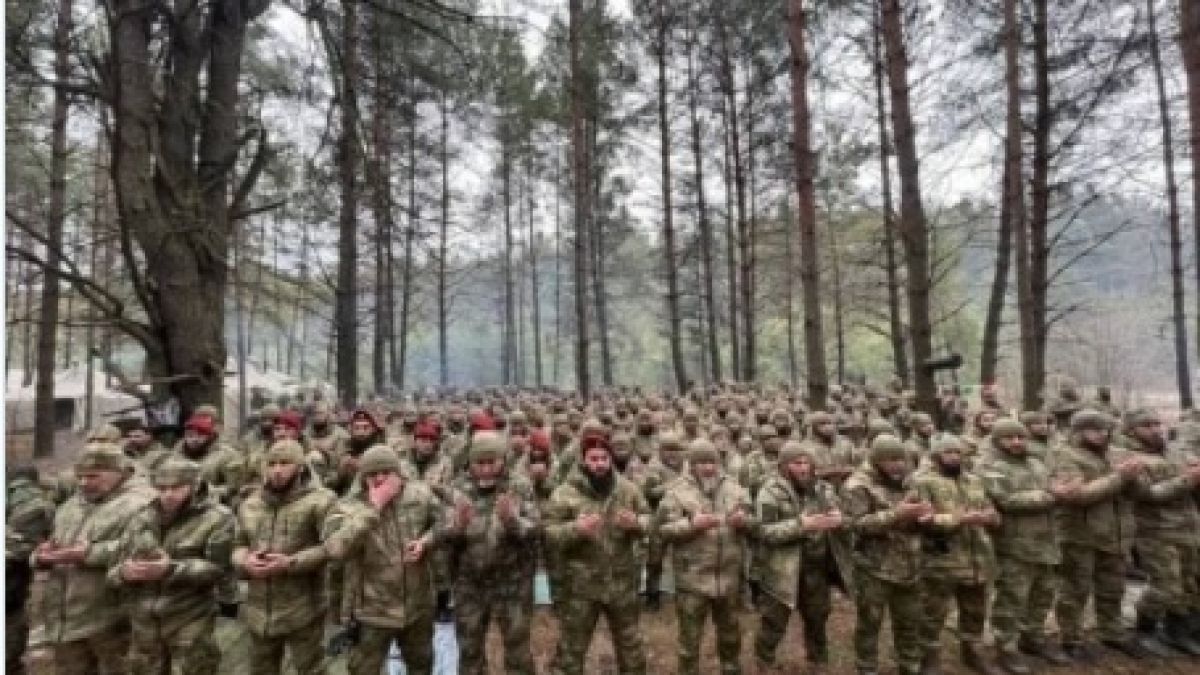 Чеченският батальон "Восток" тръгна към Мариупол след заповед да ликвидира неонацистите ВИДЕО 