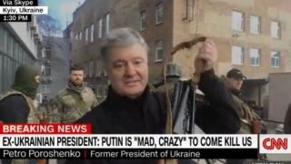 Порошенко нарами автомата и хукна да се бие с руските агресори ВИДЕО