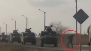 Спомен от Тянанмън: ВИДЕО на неизвестен украински храбрец, не се крие като Зеленски в бункер, смълча света ВИДЕО