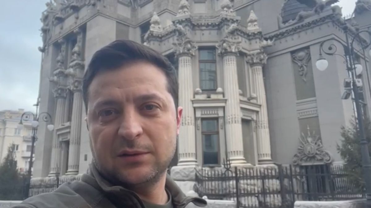 Зеленски излезе от бункера, за да даде кураж на украинците ВИДЕО 