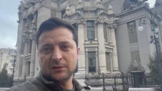 Зеленски излезе от бункера, за да даде кураж на украинците ВИДЕО 