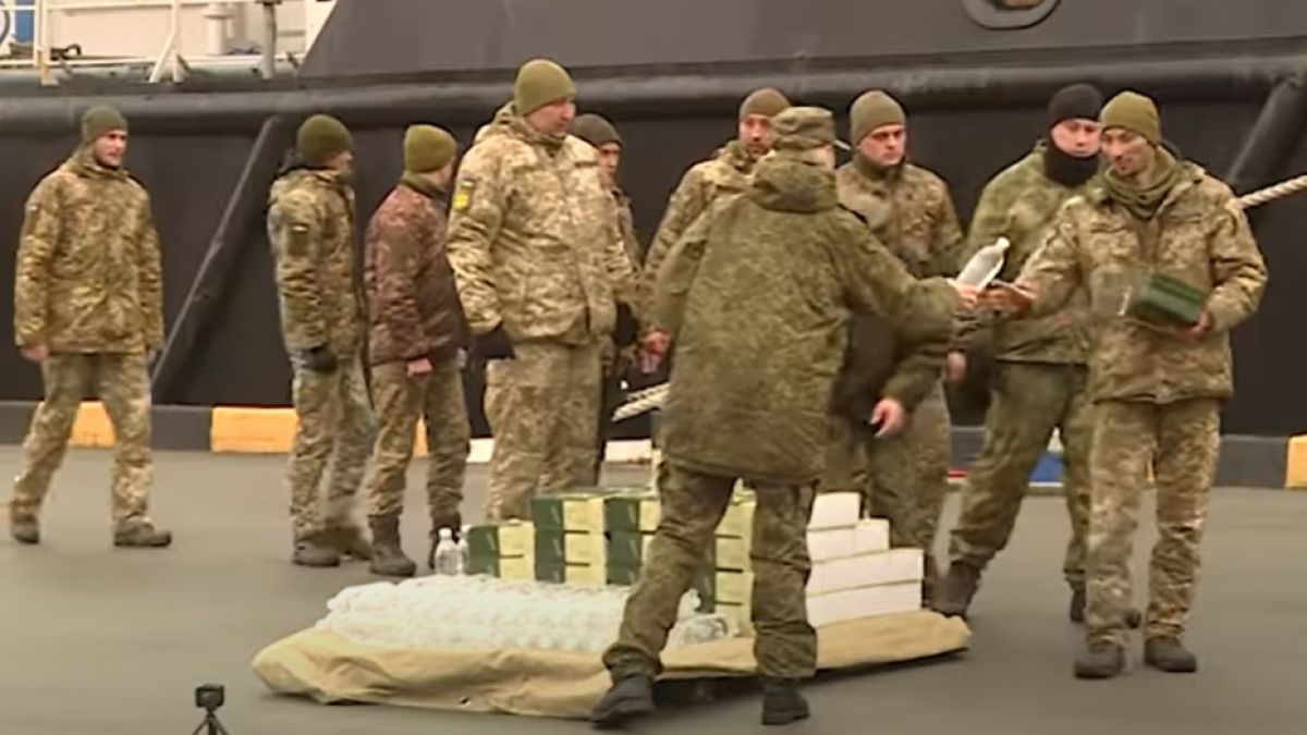 Пълен шаш: Погребаните от Зеленски герои граничари от Змийския остров, възкръснаха при руснаците в Севастопол ВИДЕО