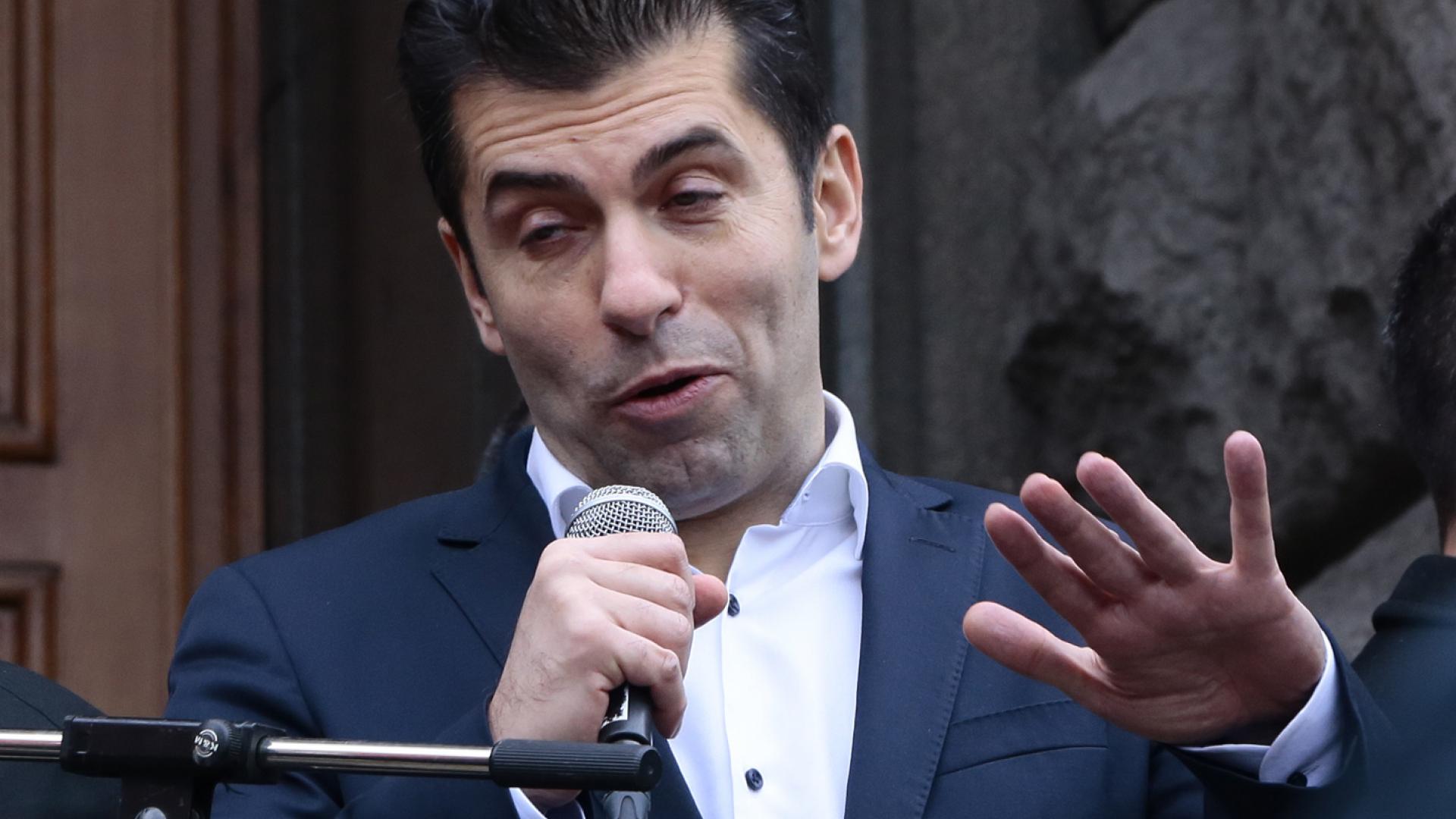 Уволненият зам.-министър проговори първо пред БЛИЦ за теслата, клати ли се коалицията?! 