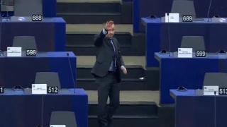 Евродепутати плашат България с наказание заради гей двойка, Джамбазки ги скастри 