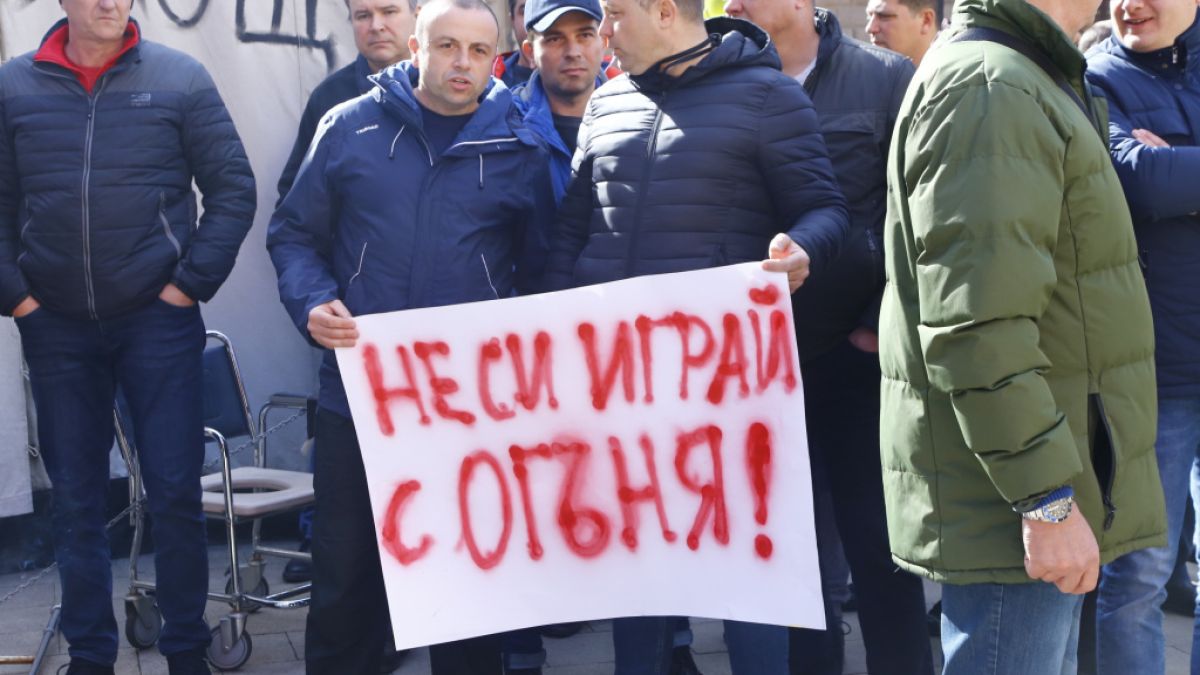 Политолог попиля властта, ще се плати кървава цена