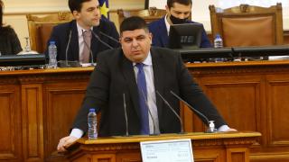 Когато преядеш с грантове, пак Пеевски ти е виновен