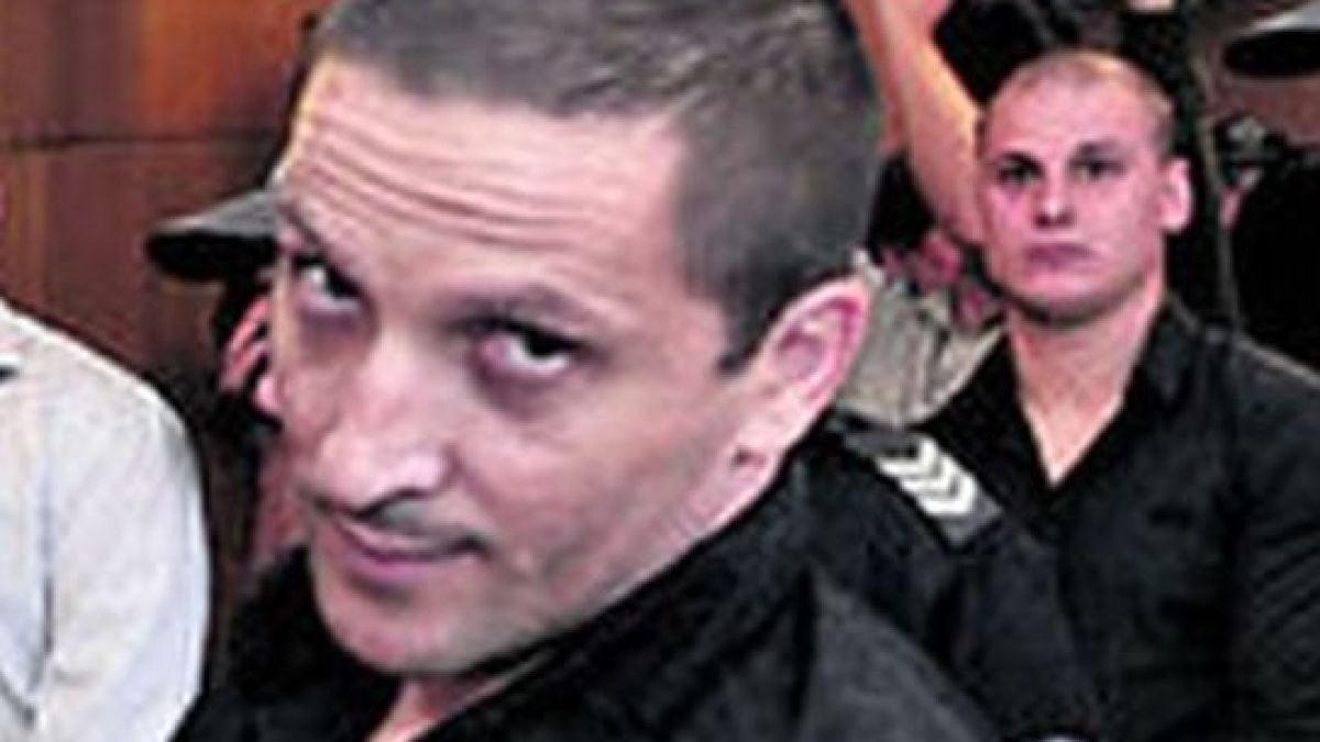 Закопчаха дясната ръка на Братя Галеви в центъра на Дупница 
