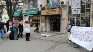 Заплатата на медсестра у нас 10 пъти по-ниска от шведската