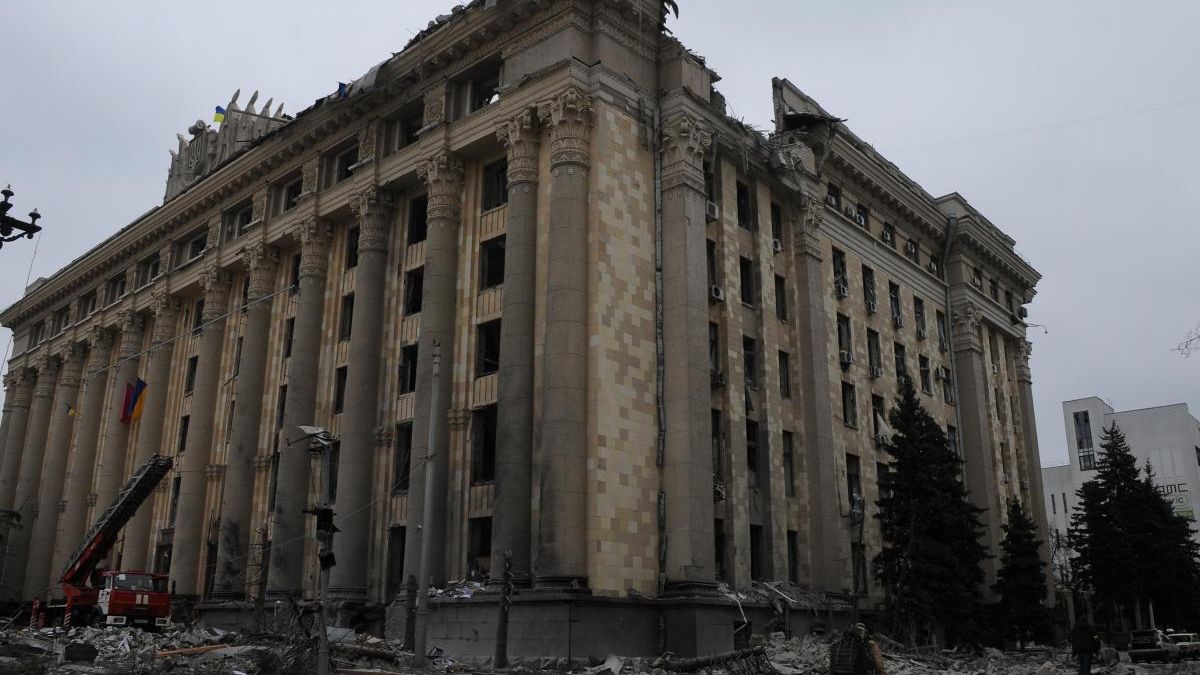 Сутрешна сводка: Руски десант води бой в Харков, Херсон падна ВИДЕО
