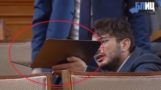 Депутат на Слави изуми всички в НС с това, което направи БЛИЦ TV