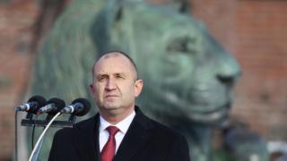 Румен Радев почете 3 март пред Паметника на Незнайния воин ВИДЕО