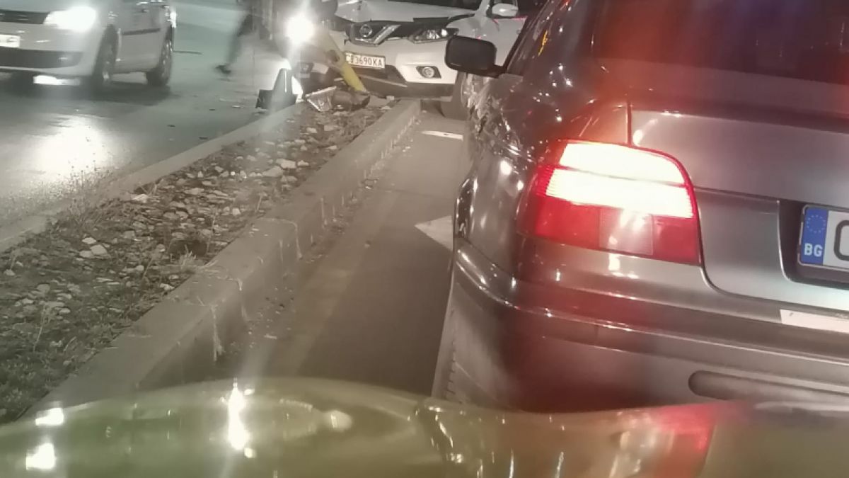 Адско меле по тъмна доба с автобус в София ВИДЕО