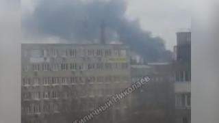 Небето над Николаев почерня от мощни експлозии, изпепелени са и военни обекти в други градове ВИДЕО