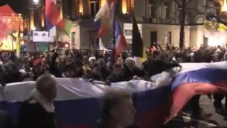 Сърбите излязоха на масов митинг в подкрепа на Русия ВИДЕО