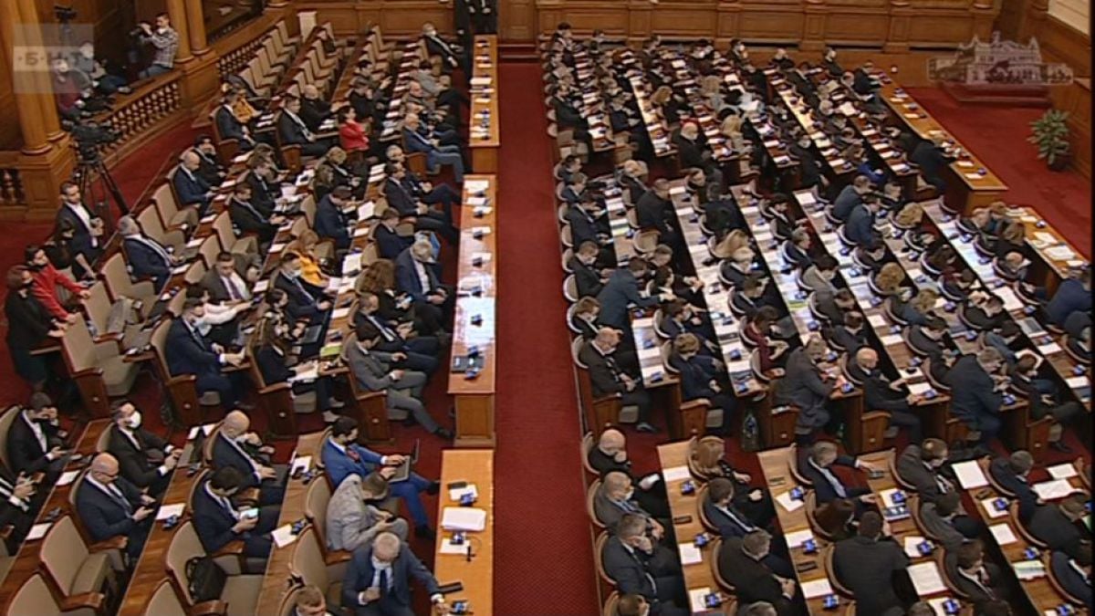 ДПС внесе важни папки в пленарна зала - какво да очакваме по време на парламентарния контрол БЛИЦ ТV