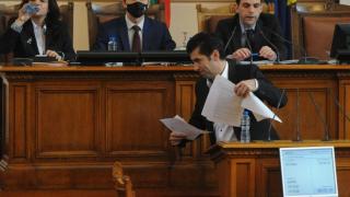 Защо Кирил Петков упорито бяга от проверка на „златните паспорти“?