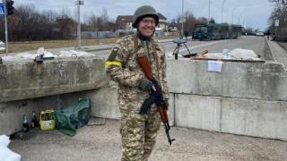 Един от най-известните главатари в Украйна си направи пиар с "Калашников" в ръка ВИДЕО