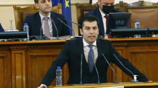 Целият парламент се смее на Петков за тази дума, той се кара на депутатите БЛИЦ TV 