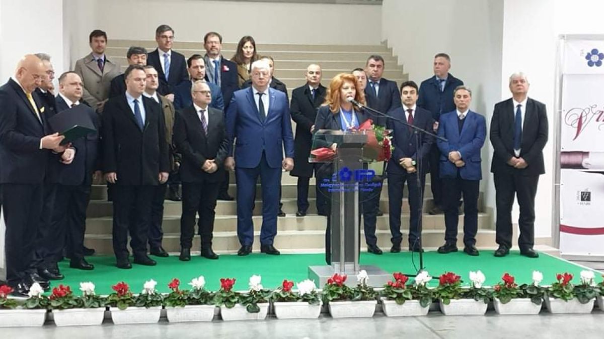 Йотова поиска Петков да каже веднага какво ще прави на срещата на лидерите на ЕС във Франция