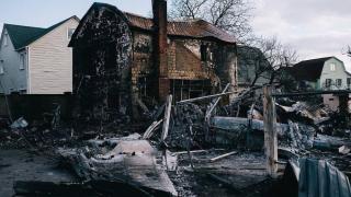 Свален руски Су-27 падна върху частен имот в Киев СНИМКА
