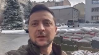 Специалист по монтажа показа защо най-новото ВИДЕО на Зеленски в Киев пак е фейк