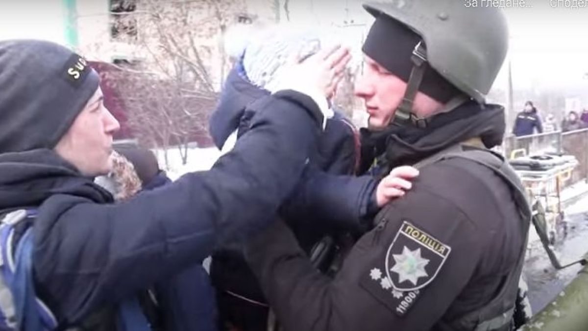 Сбогуването в Украйна, което разплака света ВИДЕО