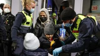 Огромна опасност дебне бягащите от войната в Украйна жени и деца в Берлин 