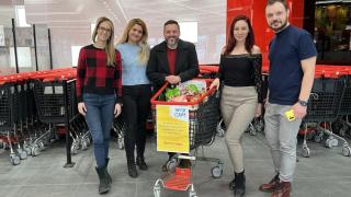 Луиза Григорова зарадва възрастни и крайно нуждаещи се хора в Пернишко СНИМКИ