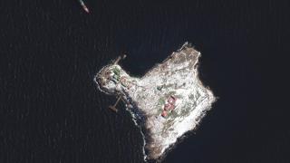 Първа сателитна СНИМКА на Змийския остров след битката, ето какво чудо се показа