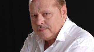 Любимите неща на Агент Тенев: Чаша, пура, жена - последното два пъти