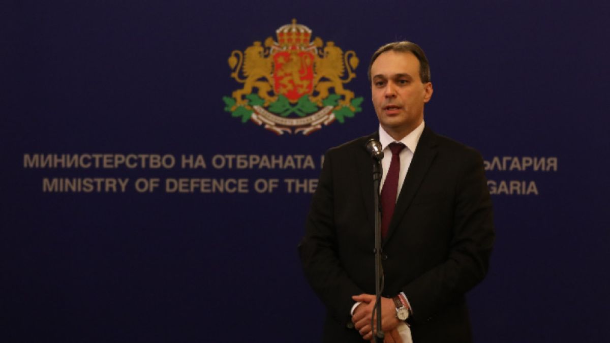 Военният министър с важни думи за военната помощ за Украйна и поддръжката на МиГ-овете 