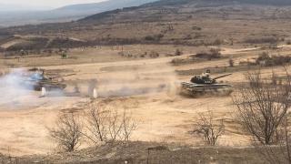 Какво се случва? Българската армия извади танковете СНИМКИ
